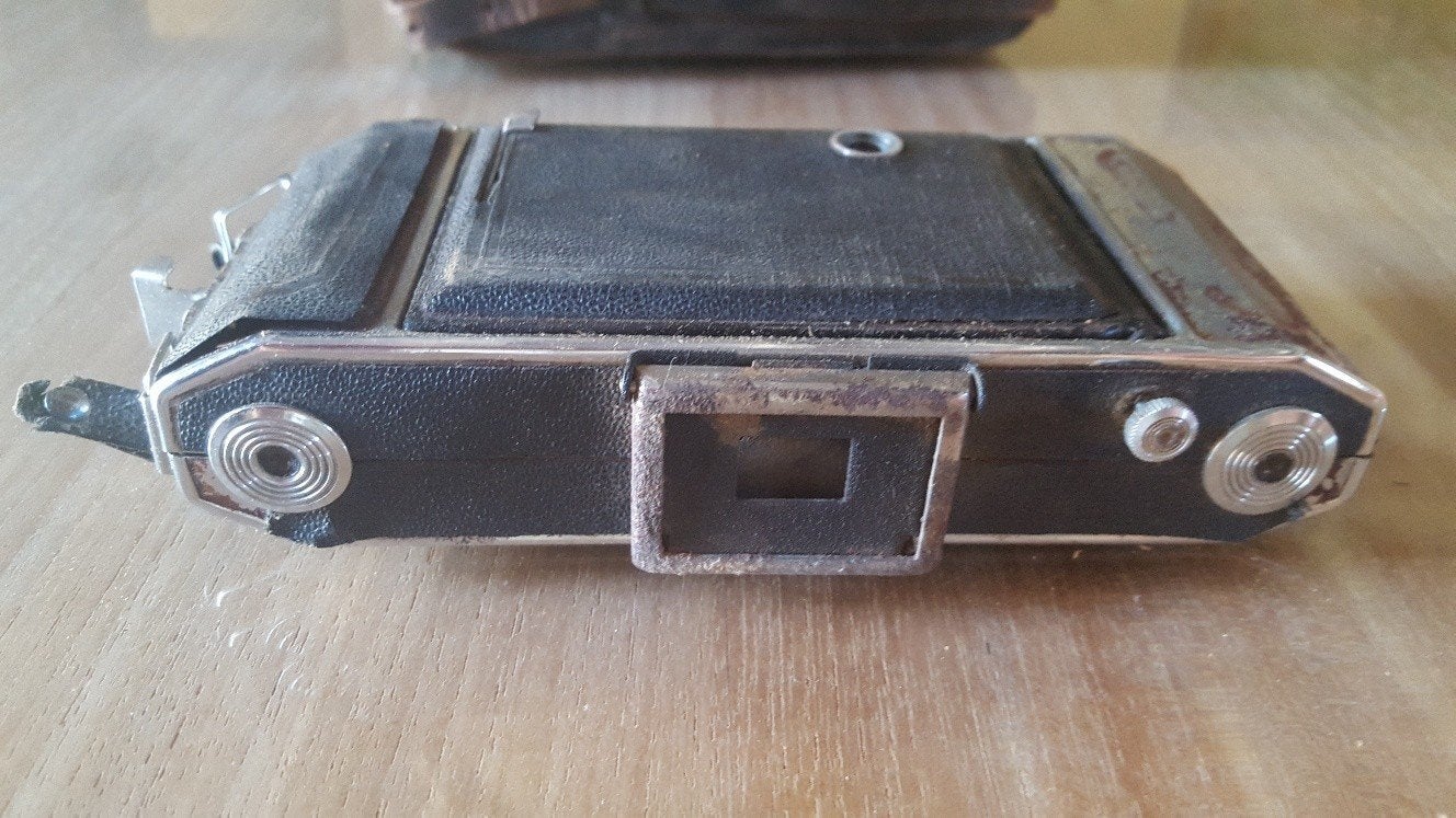 Antiek fototoestel

Als toneelrekwisiet, decoratie of voor v, Ophalen of Verzenden