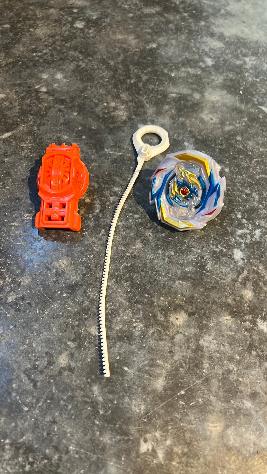 Beyblade bak met 3 beyblades, Ophalen, Gebruikt