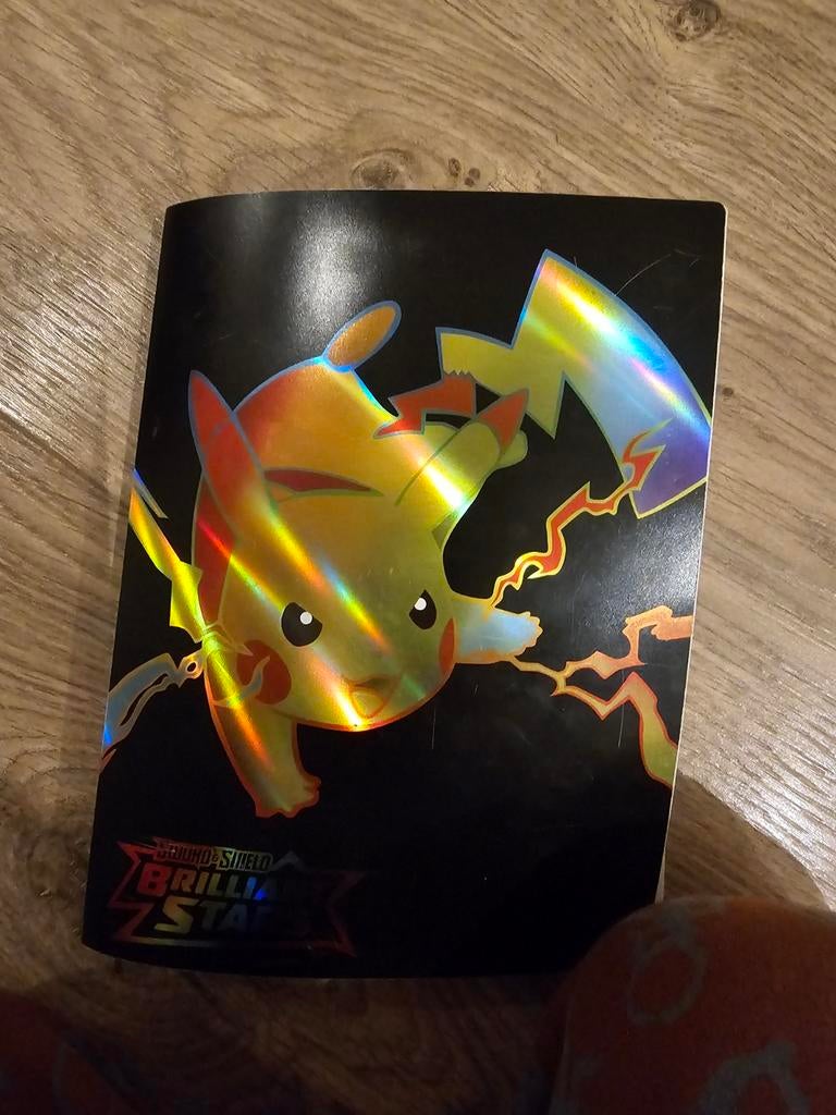 Boekje van pokemon, Hobby en Vrije tijd, Verzamelkaartspellen | Pokémon, Ophalen