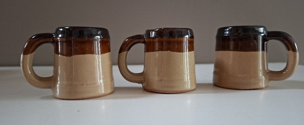 3 petites chopes à shot en céramique, Comme neuf, Céramique, Enlèvement, Autres types