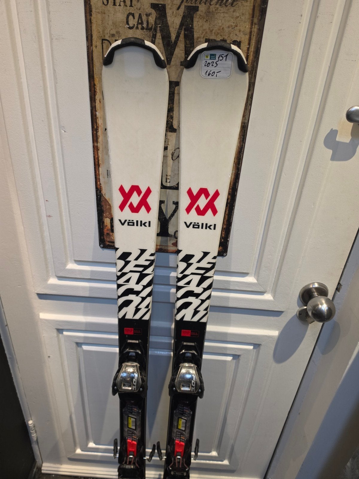 151cm VOLKL DECON 7.2 2025 CARVE SKIS, Overige merken, 140 tot 160 cm, Ophalen of Verzenden, Zo goed als nieuw