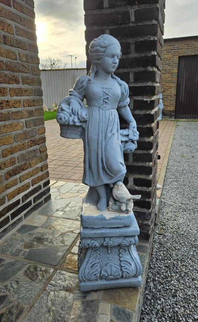 Stenen tuinbeeld op sokkel, Ophalen, Gebruikt, Steen, Mensenbeeld