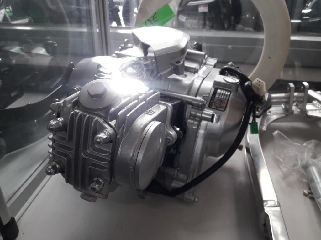 dax motor 50cc met 4 vitessen handkoppeling 299€, Fietsen en Brommers, Ophalen, Overige modellen, Nieuw, 4 versnellingen