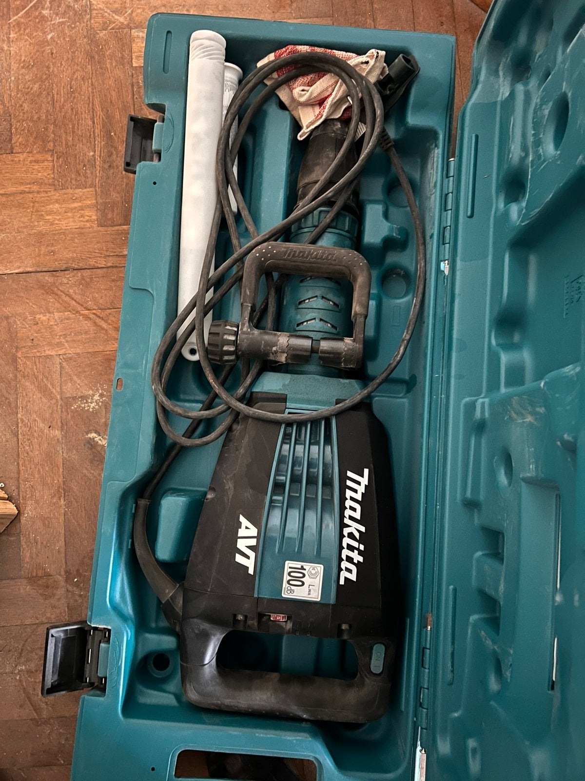 Marteau de démolition Makita HM1214C, Enlèvement, Comme neuf