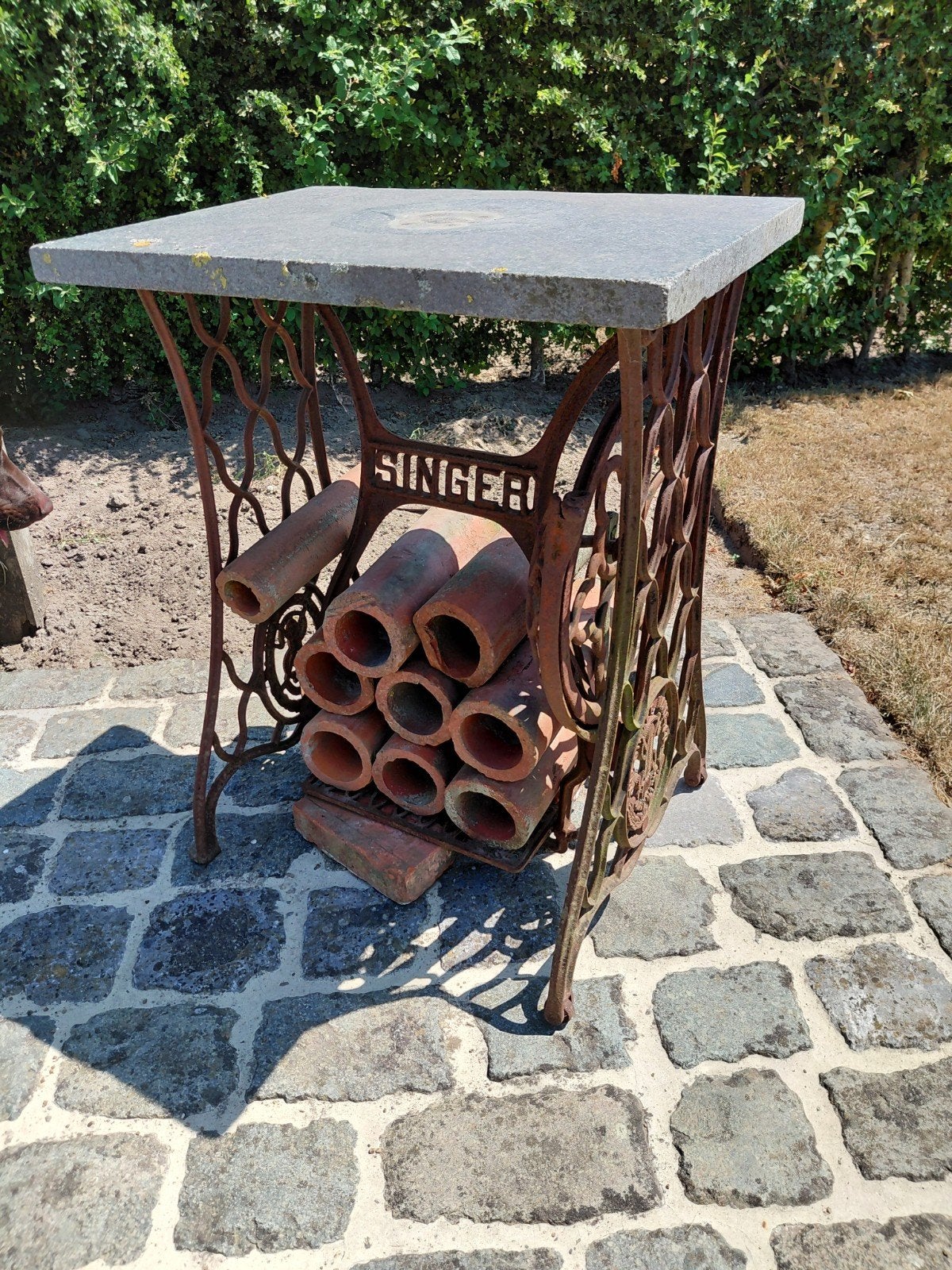 Tafel met arduinen blad, Ophalen