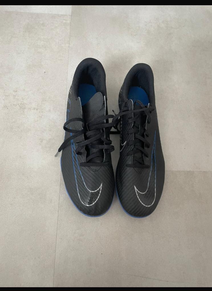 Voetbalschoen, Sport en Fitness, Ophalen, Zo goed als nieuw