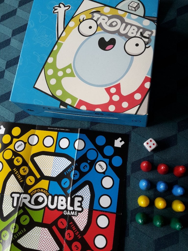 Trouble mini, Hasbro, 2-4 spelers, als nieuw, + gratis promo, Ophalen of Verzenden, Zo goed als nieuw, HASBRO, Reisspel