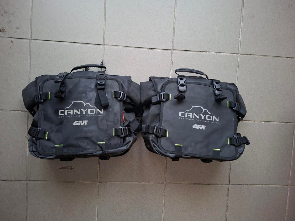 Yamaha tenere 700 Givi canyon monokey 25L  set met beugels, Motos, Accessoires | Valises & Sacs, Enlèvement