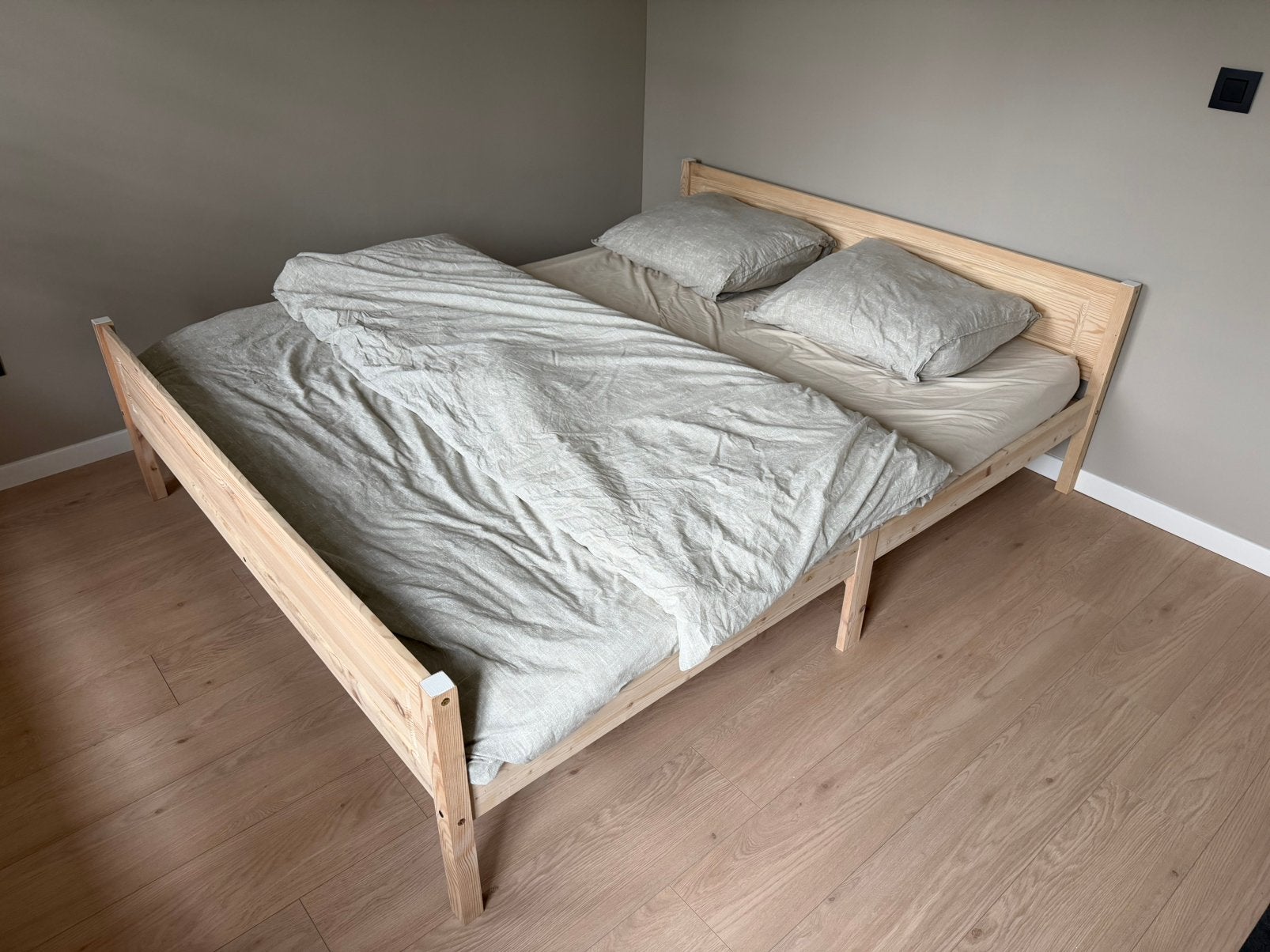 Bed + matras, Maison & Meubles, Autres couleurs, Enlèvement, Utilisé, 200 cm