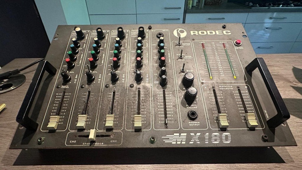 Rodec MX180 (eerste versie) - Belgische klassieker, Ophalen, Gebruikt, 5 tot 10 kanalen, Microfooningang