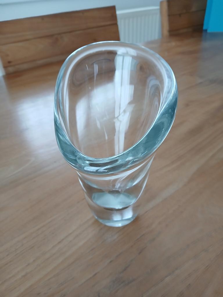 Vase en verre, Enlèvement
