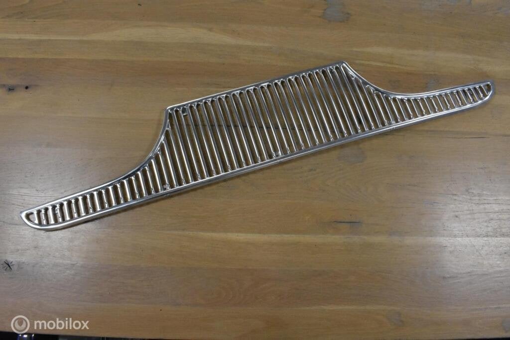 NOS: Grille origineel chroom Ford Taunus P3 ('60-'64) 562040, Auto-onderdelen, Ford, Nieuw, Ophalen of Verzenden, Ford