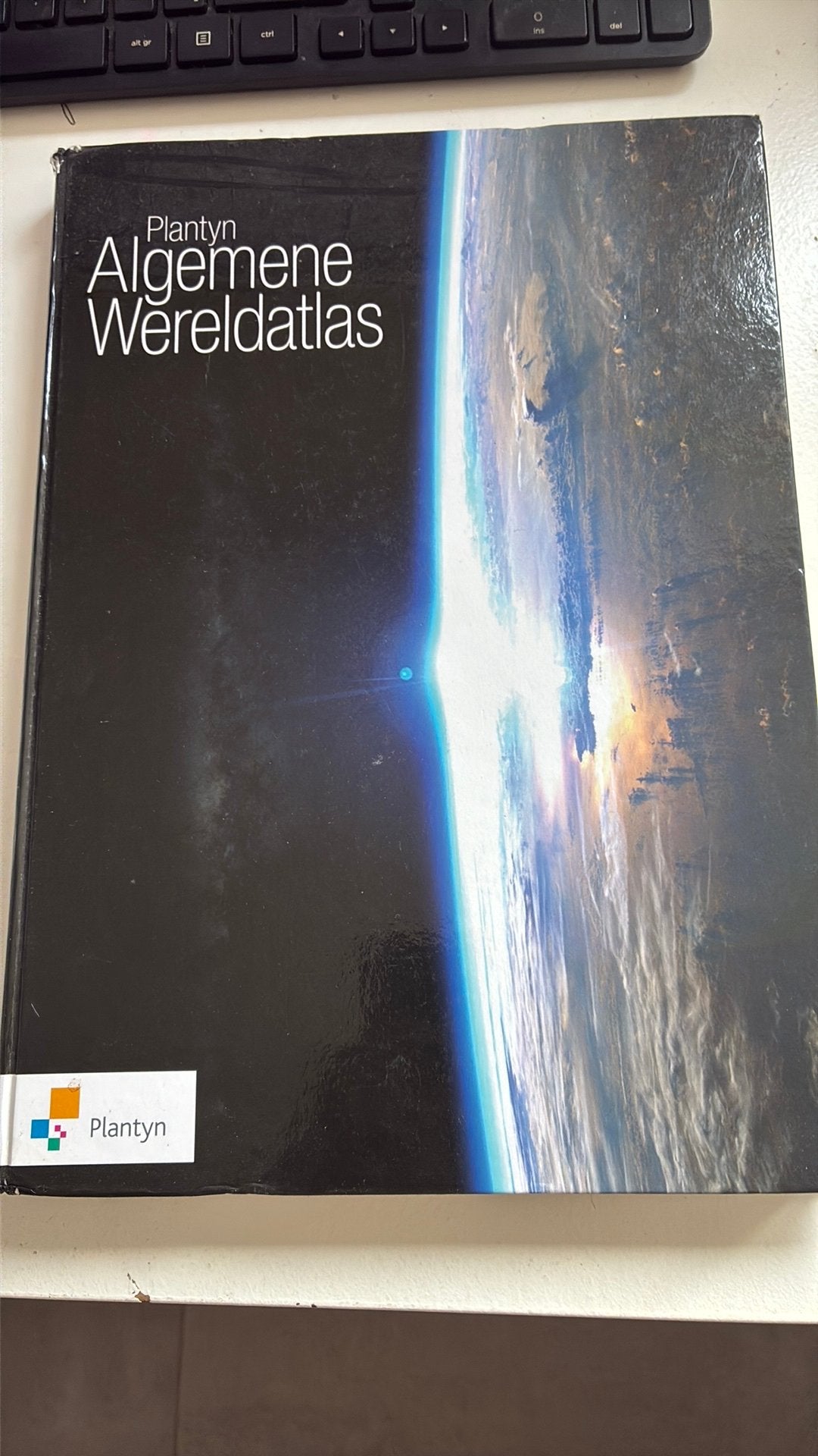 Etienne van Hecke - Plantyn algemene wereldatlas, Enlèvement, Etienne van Hecke; Dirk Vanderhallen
