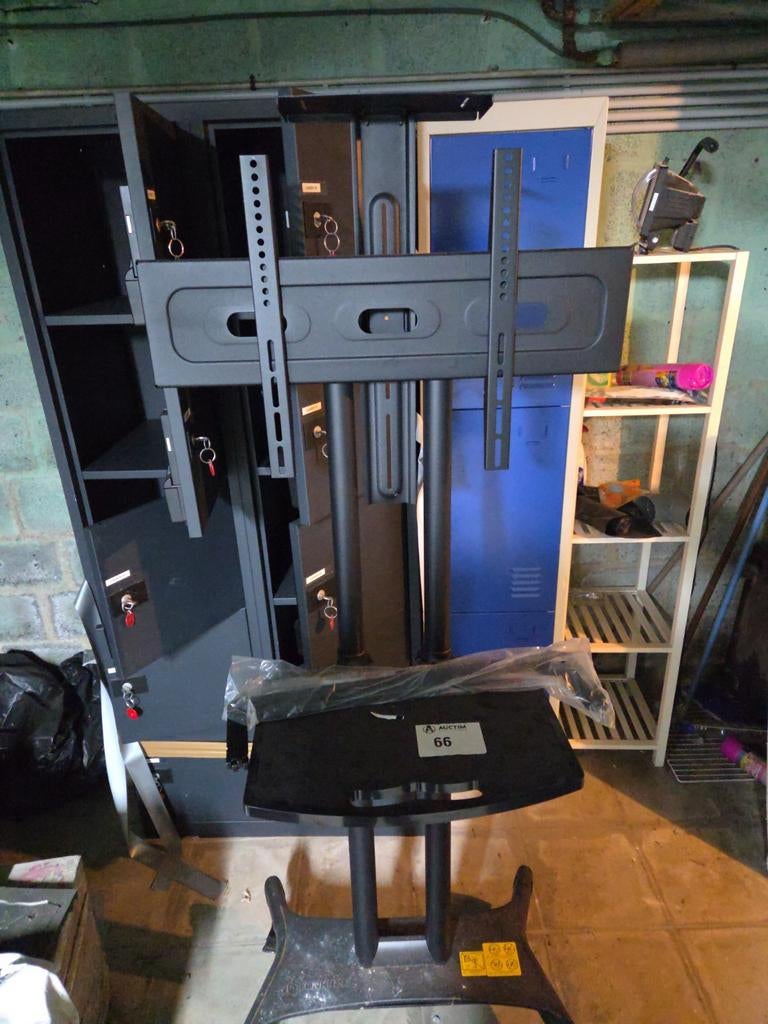 Support de télévision sur roulettes