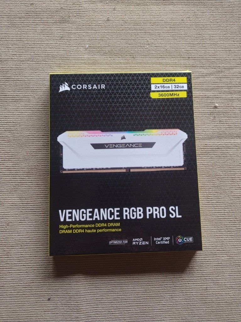 32GB (2x16GB) Corsair Vengeance RGB PRO SL wit @ 3.600MT/s, Enlèvement, Comme neuf, DDR4, 32 GB