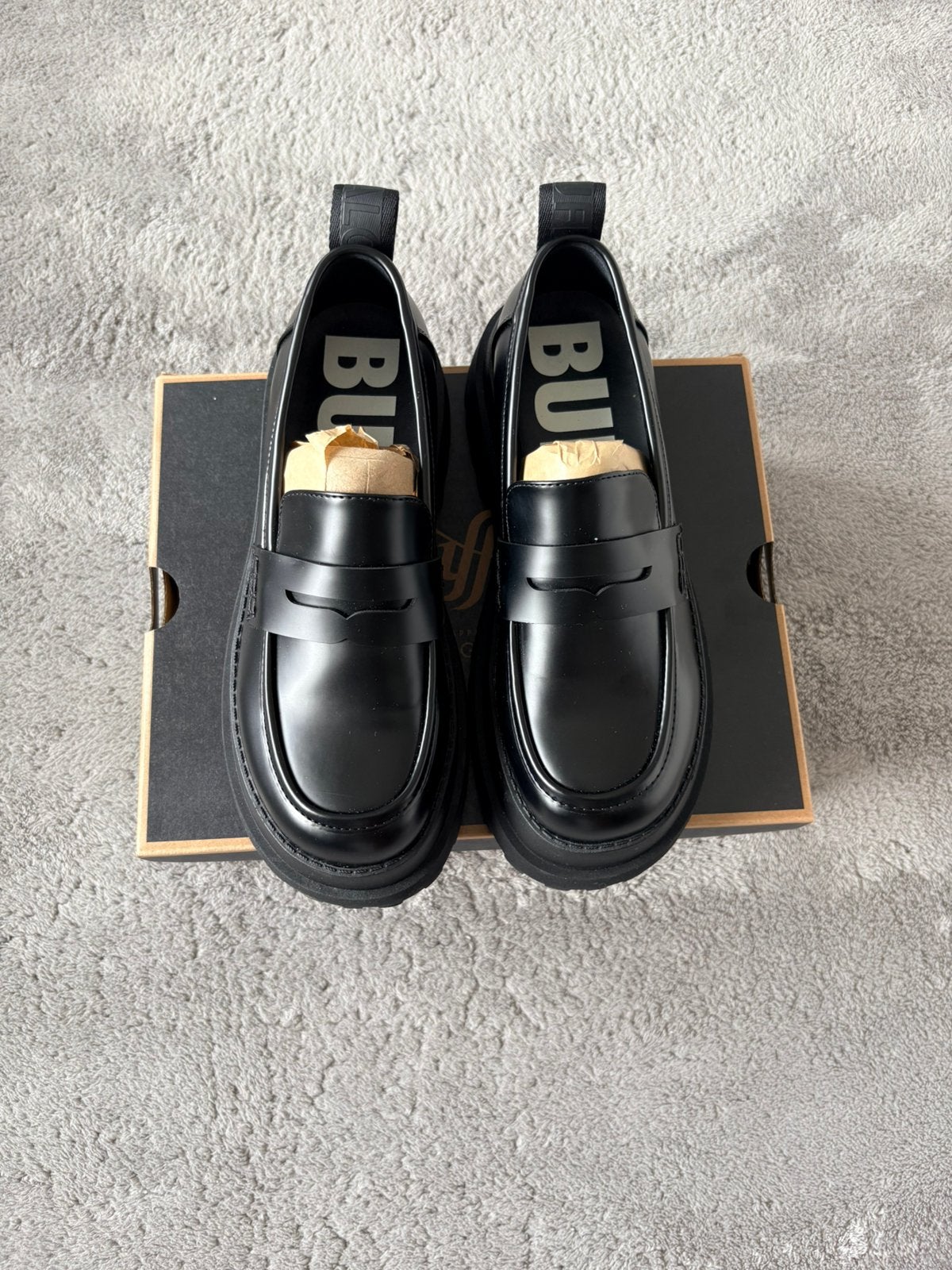 Buffalo Pluto Loafer Vegan — Zwart — T40 — Nieuw met doos, Kleding | Dames, Schoenen, Schoenen met lage hakken, Verzenden, Zwart