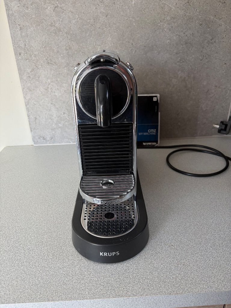Machine à café Nespresso, Ophalen, Espresso apparaat, Zo goed als nieuw, 4 tot 10 kopjes
