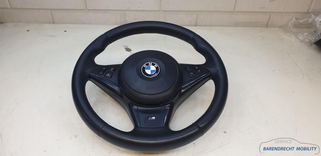 M sportstuur E60 Pre LCI met airbag stuurwiel nette staat! O, Auto-onderdelen, Petuelring 130
80788  Munich, DE, Gebruikt, Info@bmw.de