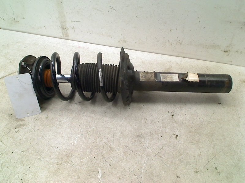 VEERPOOT VOOR Volkswagen Golf VII (AUA) (01-2012/03-2021), Gebruikt, Volkswagen, Volkswagen AG, Kundenbetreuung@volkswagen.de