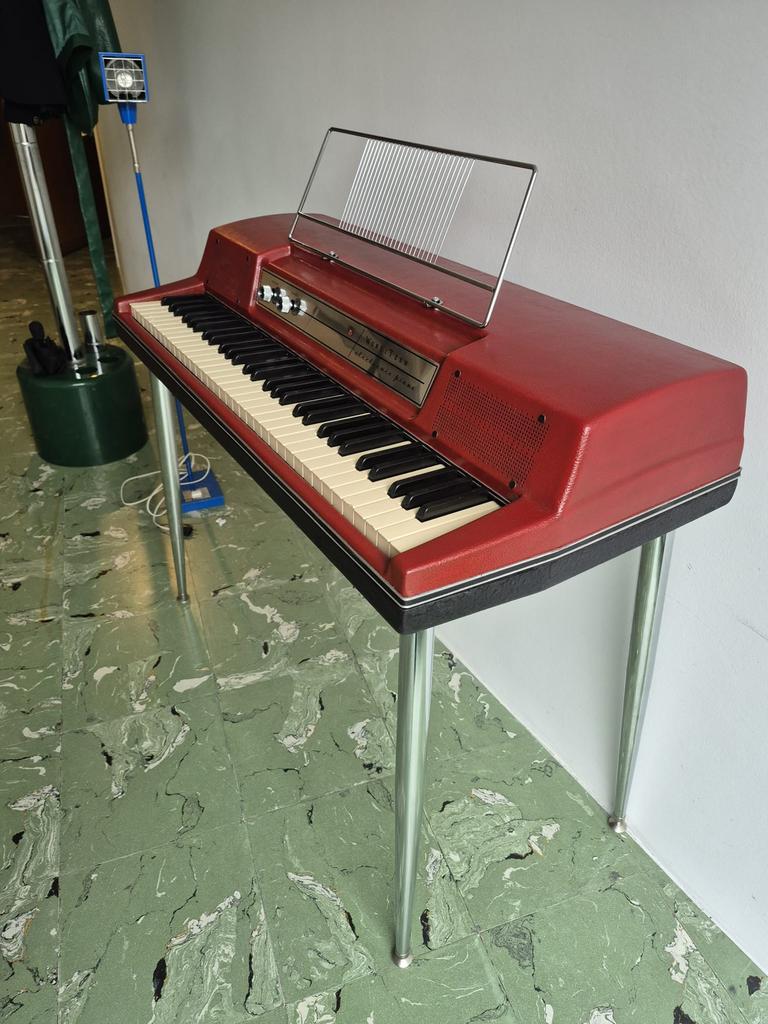 Wurlitzer 200 volledig geserviced, Muziek en Instrumenten, Piano's, Ophalen, Zo goed als nieuw