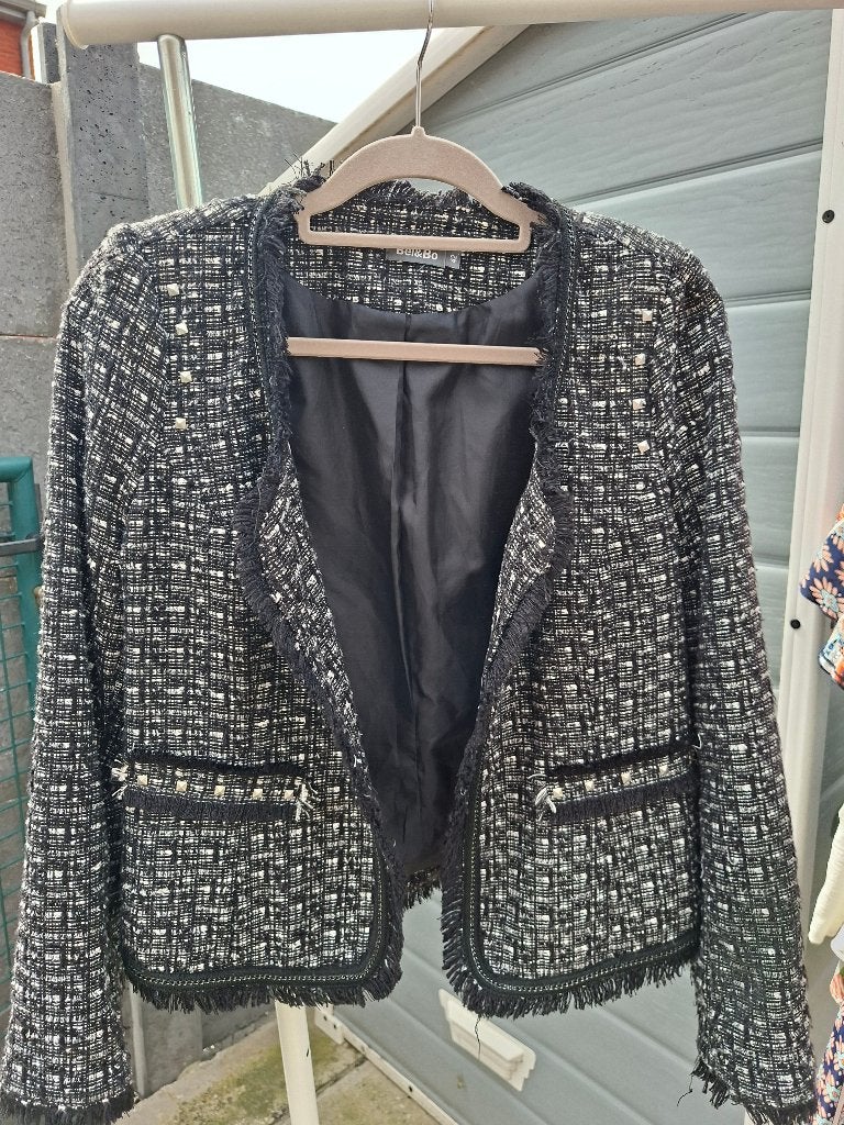 Zwart-wit tweed jasje met franjes, Kleding | Dames, Jasjes, Kostuums en Pakken, Zo goed als nieuw, Jasje, Maat 42/44 (L), Overige kleuren