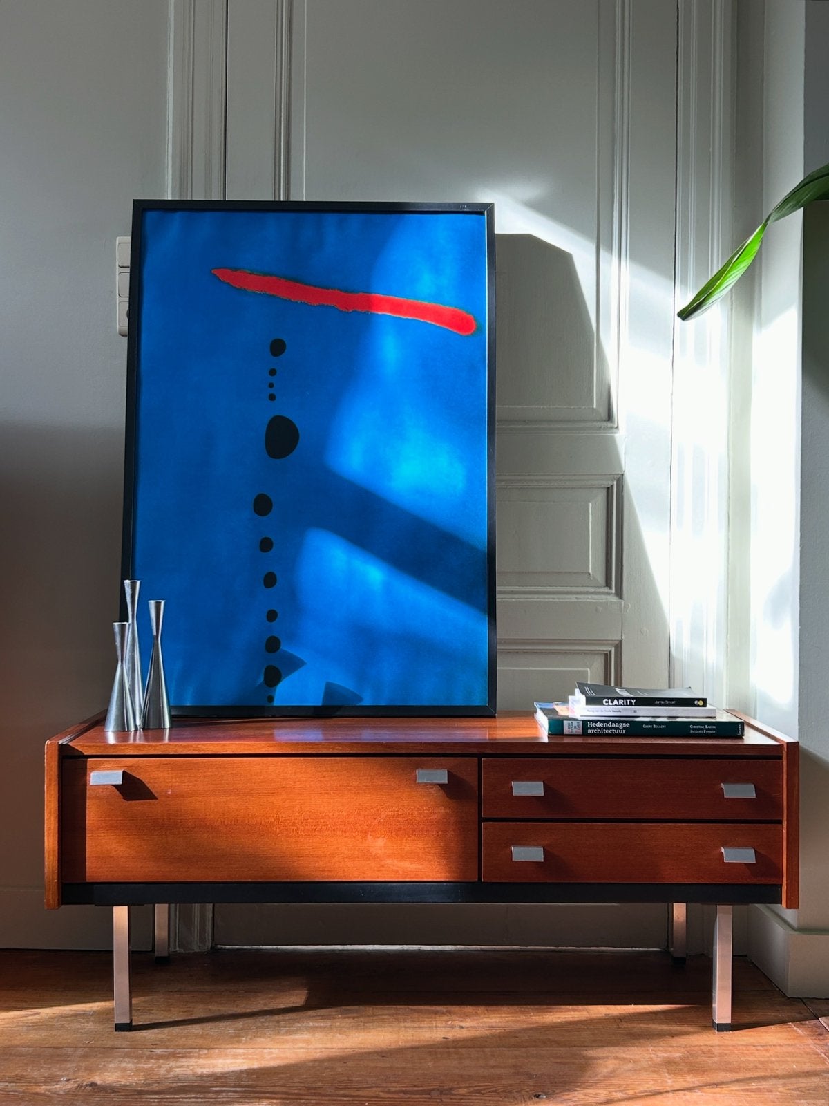 Vintage lowboard / tv-meubel met metalen details, Huis en Inrichting, Vintage, Ophalen of Verzenden, Zo goed als nieuw, 25 tot 50 cm