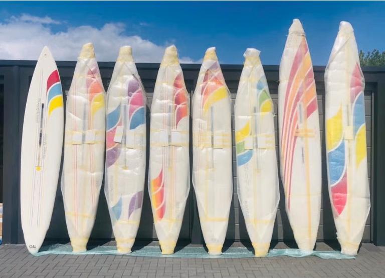 40 jaar oude windsurfplanken, in originele 1985 verpakking!, Watersport en Boten, Windsurfen, Ophalen of Verzenden, Plank, Met zwaard