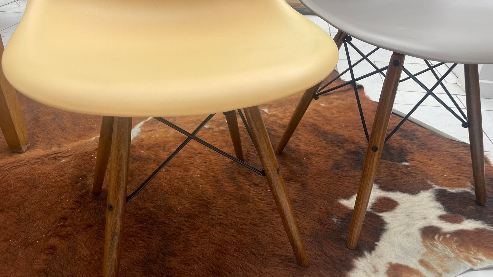 4 hippe kuipstoelen in pastelkleuren, Ophalen, Kunststof, Gebruikt, Overige kleuren