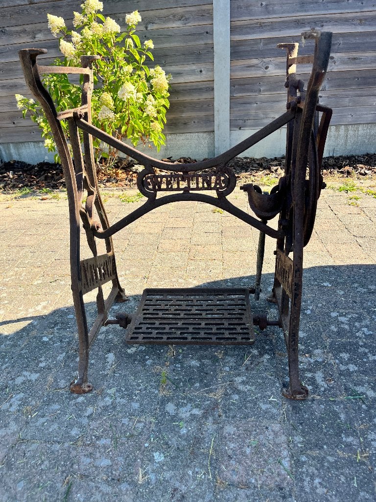 Gietijzeren voet van een stikmachine met marmeren tablet, Tuin en Terras, Ophalen, Gebruikt