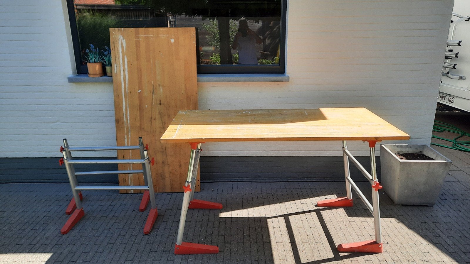 2  verstelbare tafels in hoogte, Ophalen