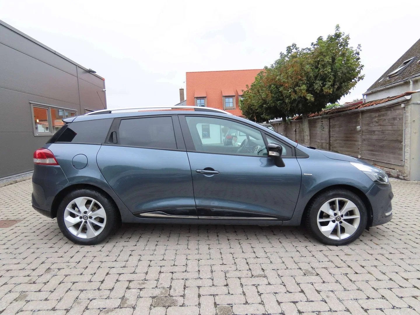 Renault Clio Clio 0.9 TCe Energy Limited (bj 2018), 898 cc, https://public.car-pass.be/vhr/4658cf4d-2f23-4215-9155-3a159b29d0eb