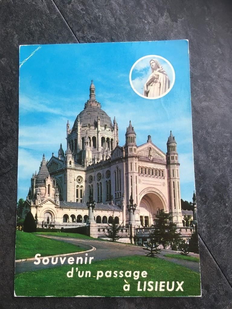3 postkaarten Lisieux - basiliek, Ophalen of Verzenden, Frankrijk