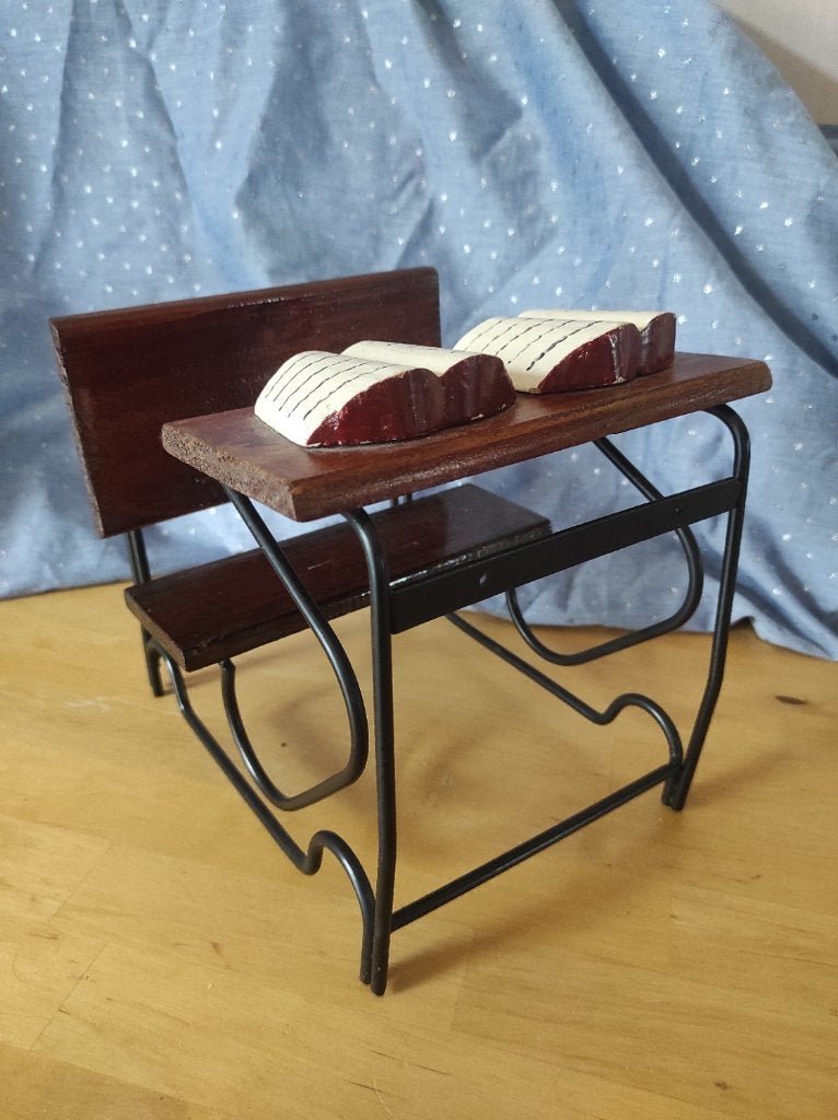 Dubbel bureau met boeken voor pop miniatuur hout, Verzamelen, Ophalen, Gebruikt