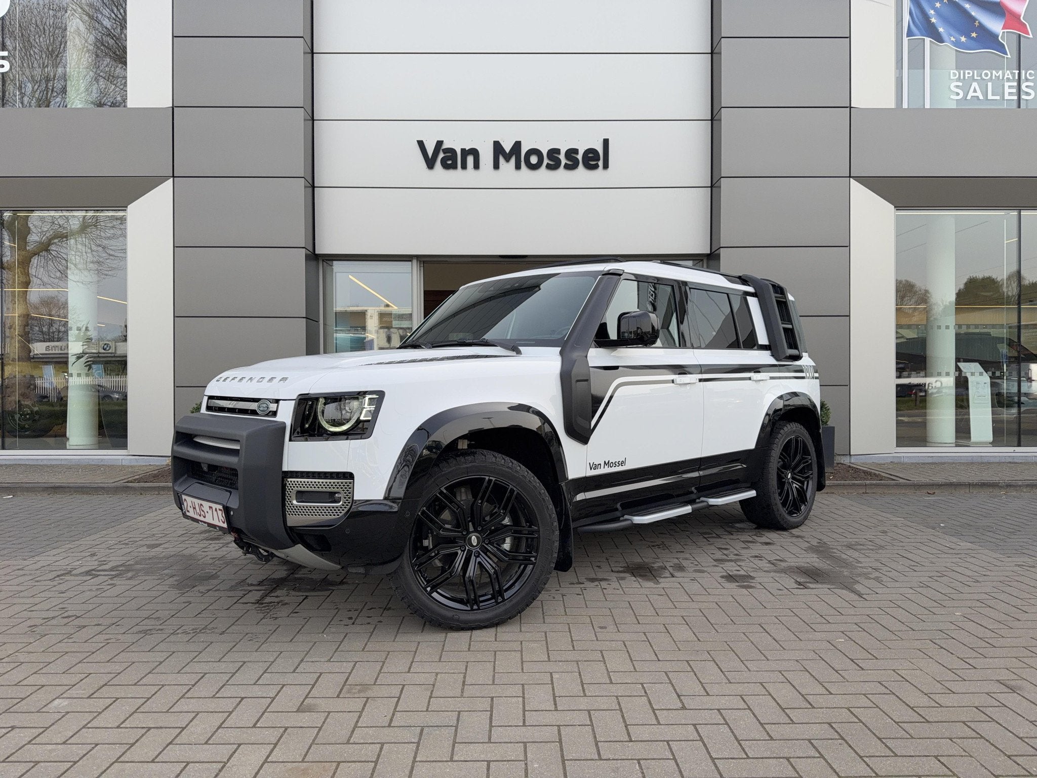 Land Rover Defender 110 D250 SE AWD (bj 2025, automaat), Auto's, Automaat, Gebruikt, Wit, Leder