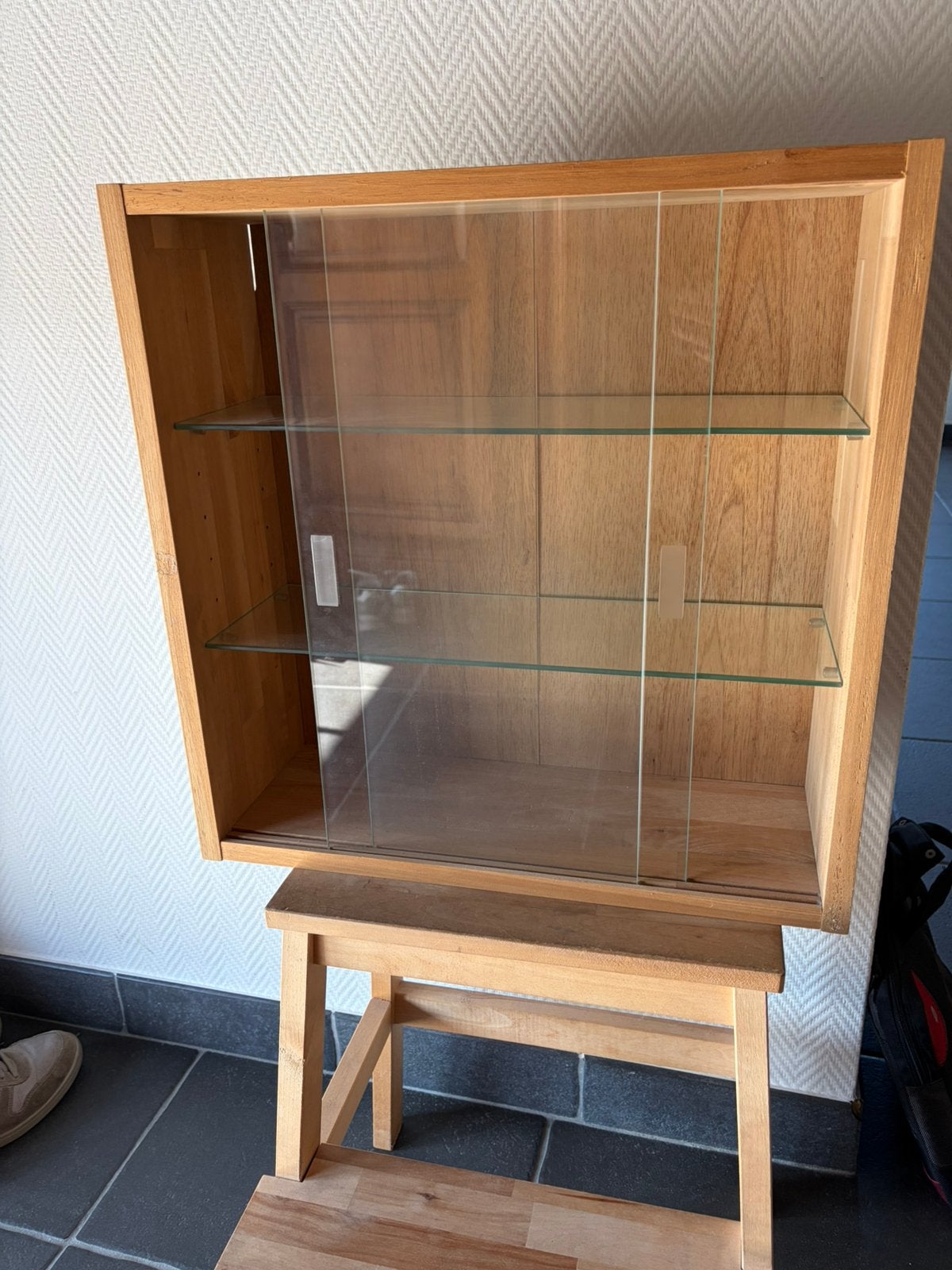 Degelijke vitrinekast Ikea Jarna, Huis en Inrichting, Ophalen, Gebruikt