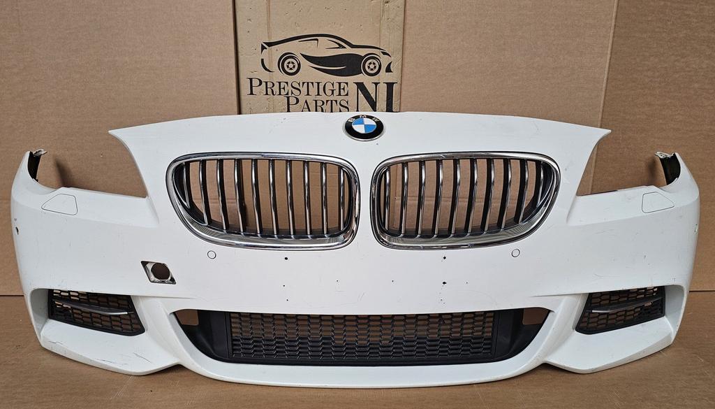 Voorbumper BMW 5 Serie F10 F11 M Pakket M550i Bumper Origine, Gebruikt, -, Voor, -