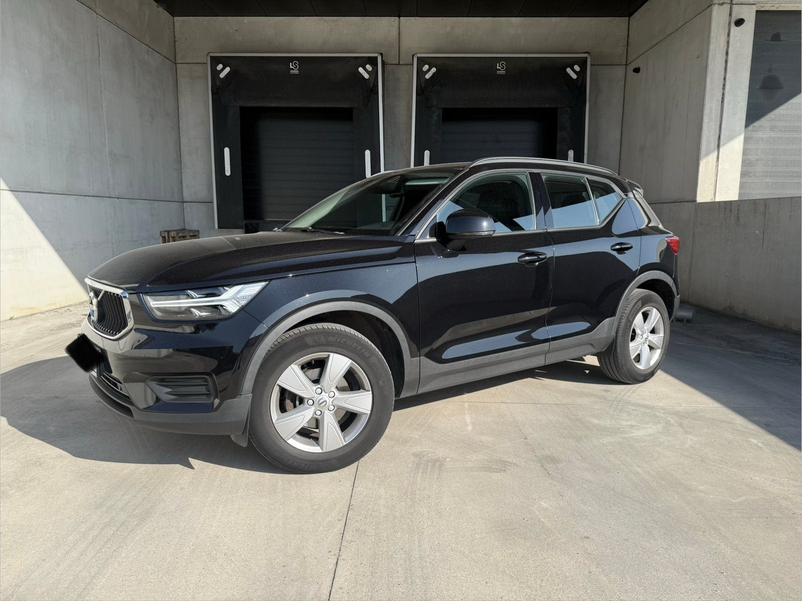 Volvo XC40 T3 Automaat | Tal van opties!, Auto's, Dealer onderhouden, 4 cilinders, Zwart, 5 zetels