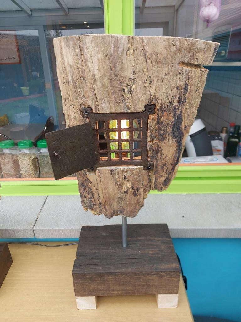 Decoratieve lamp van wilgenhout., Enlèvement