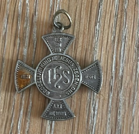 Oud schuits kruisje 1930, Ophalen, Zo goed als nieuw