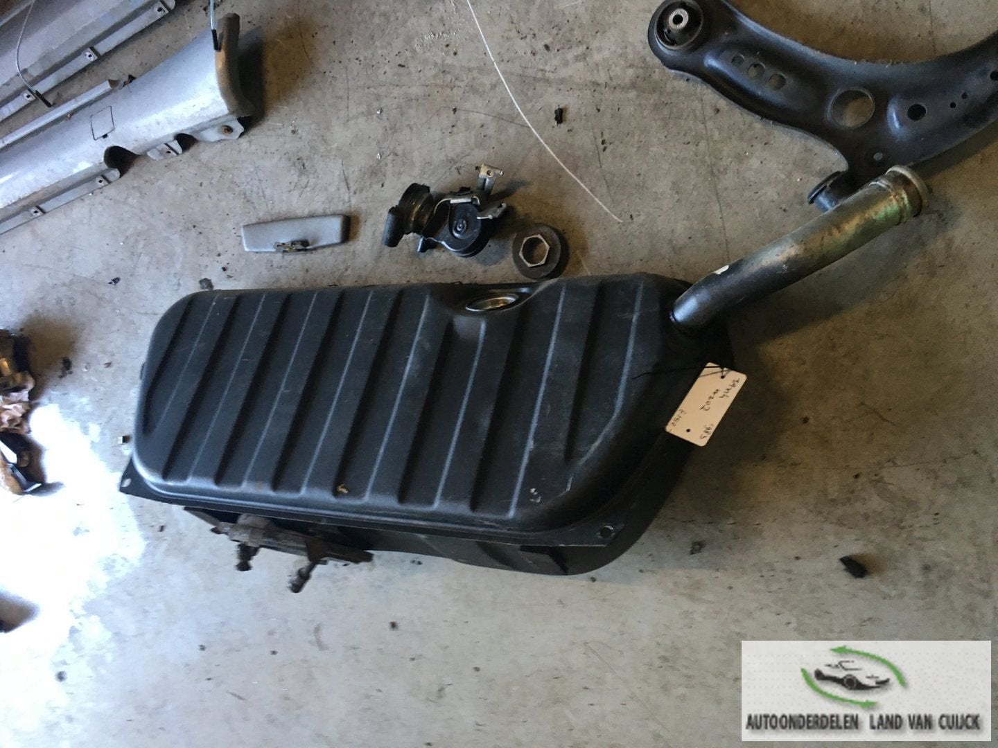 Mercedes W123  1983 Benzinetank, -, Enlèvement, Utilisé, -