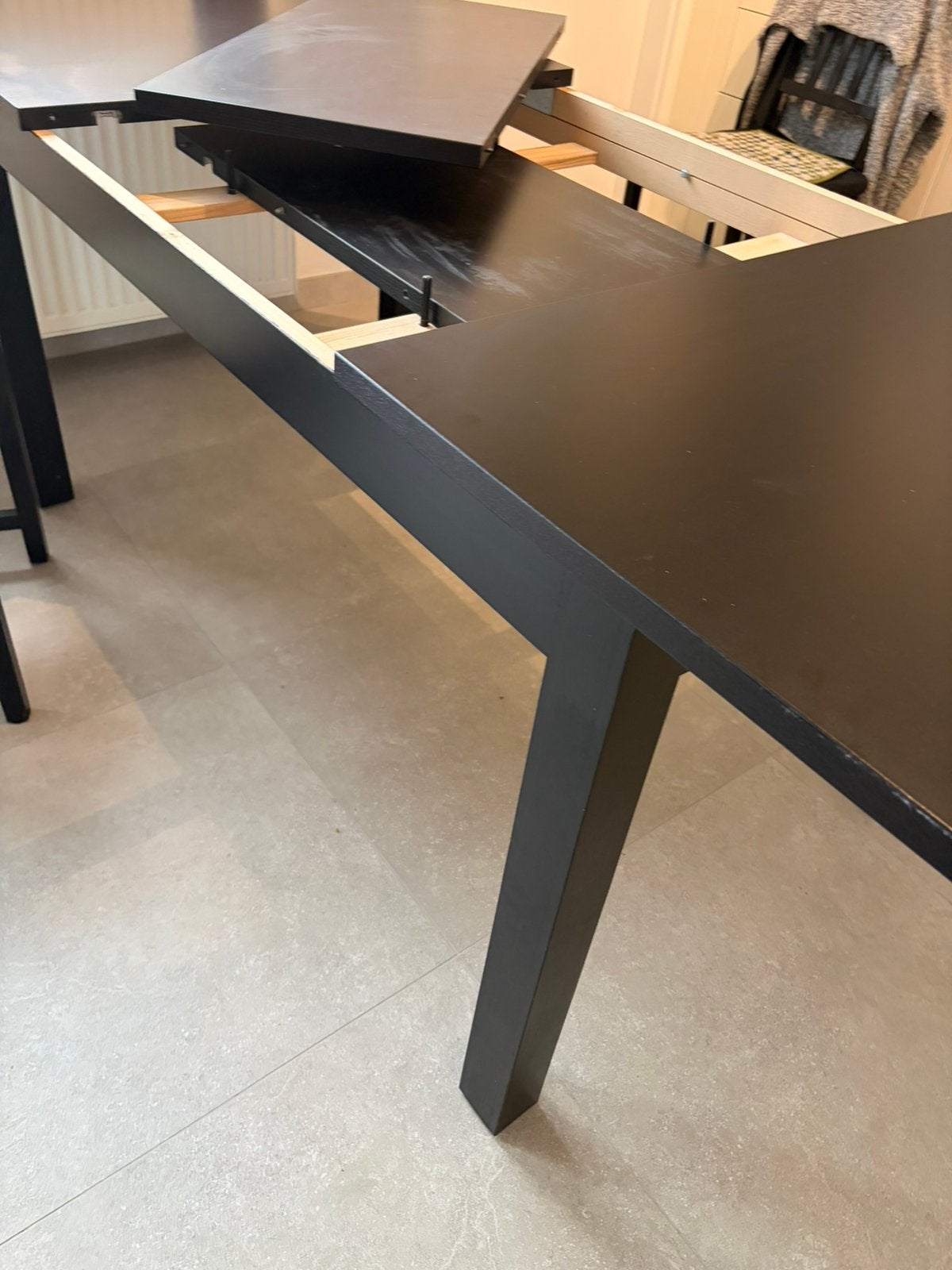 Tafel bjursta, Huis en Inrichting, Tafels | Eettafels, Ophalen, Zo goed als nieuw