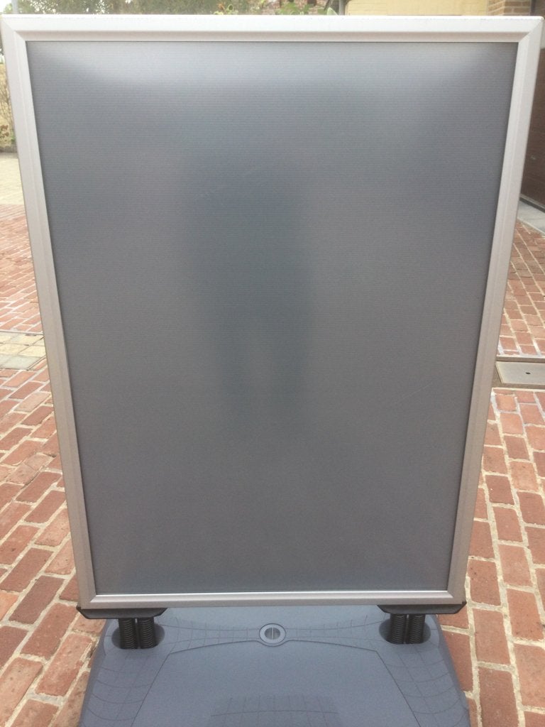 Panneau de trottoir suspendu avec roues, réservoir d'eau, Collections, Enlèvement, Comme neuf, Panneau publicitaire