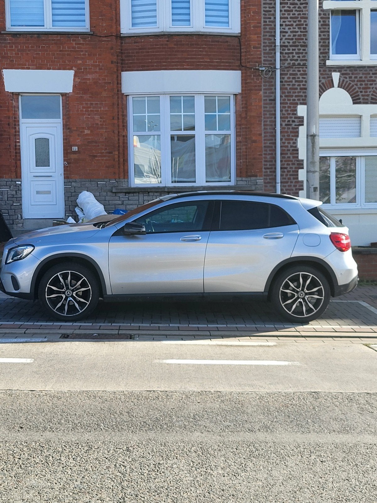 Mercedes GLA 180 essence2018 avec 153000 kms boite auto, Autos, 90 kW, Argent ou Gris, Achat, 1435 kg