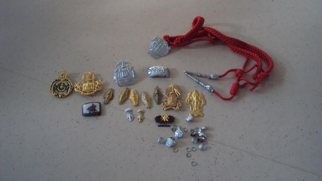 lot insignes Thailand, Verzamelen, Ophalen of Verzenden