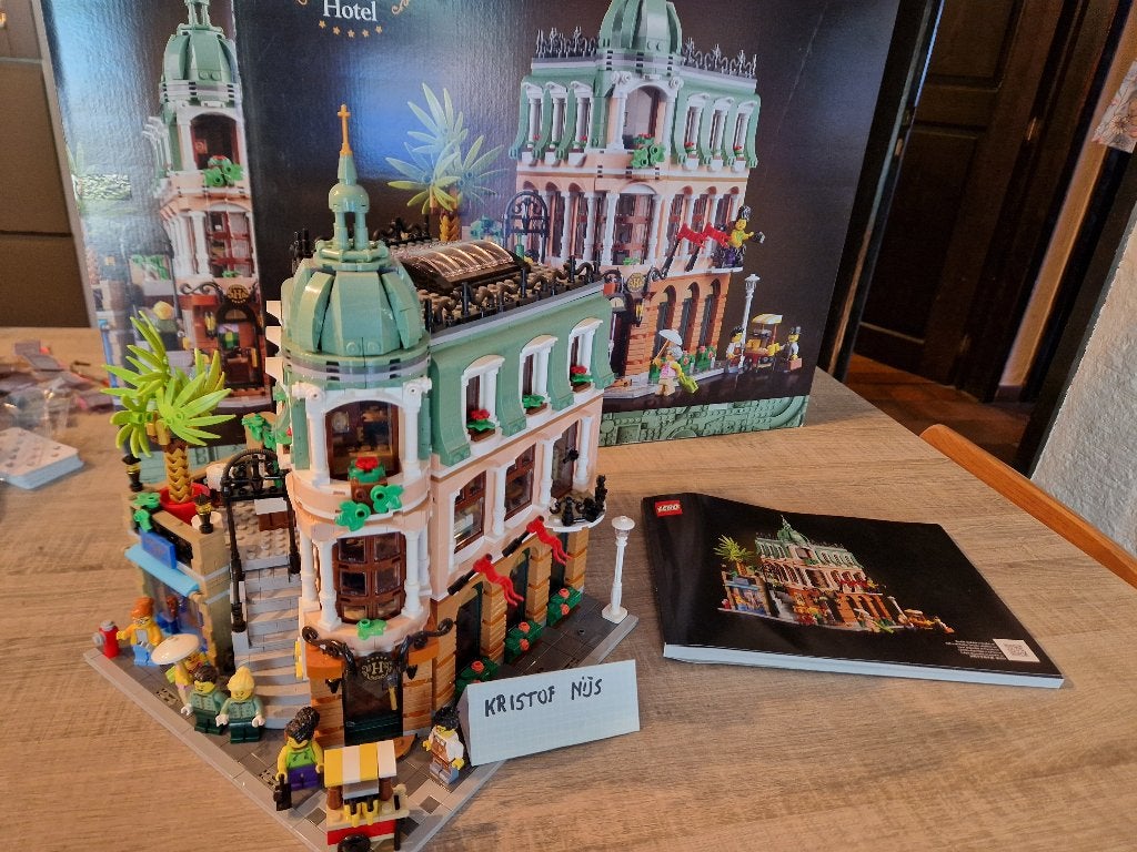 Lego boutique hotel (10297), Lego, Ensemble complet, Comme neuf, Enlèvement