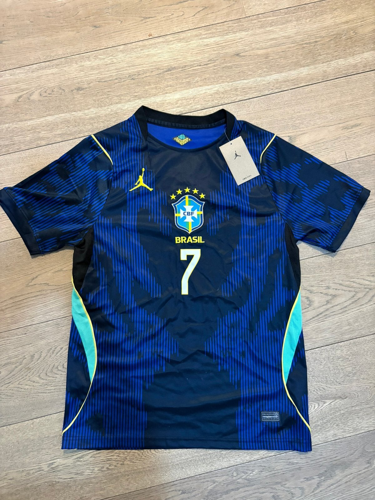 Brazil National — Raphinha #7 — Brand New with Tags (NWT), Taille M, Enlèvement ou Envoi, Neuf, Maillot