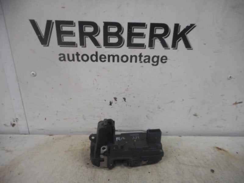 PORTIERSLOT RECHTS ACHTER Opel Astra H (L48) (13220372wy), Gebruikt, Opel, Kontakt-opel@opel.com, Bahnhofsplatz
65423  Rüsselsheim am Main, DE