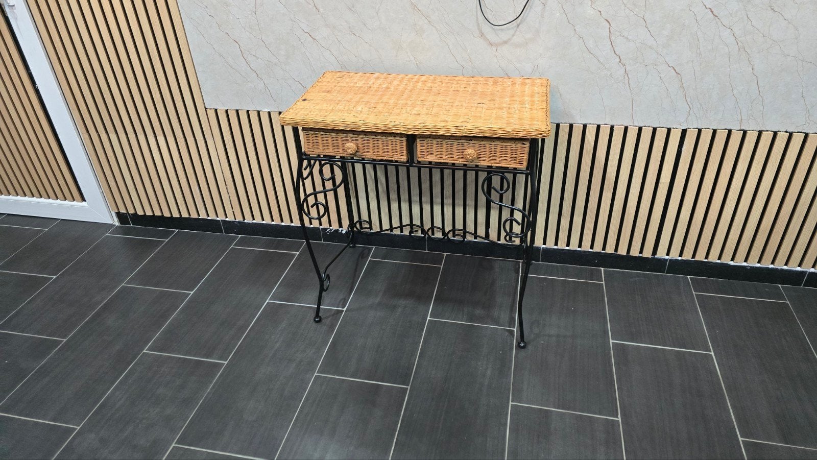 Zeer mooi rotan dressoir met twee laden in perfecte staat