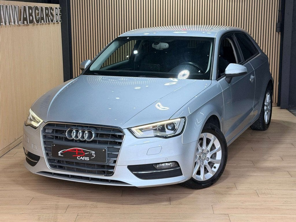 Audi A3 1.6 TDi * SPORT * GPS *, Autos, Audi, Achat, 105 ch, Boîte manuelle, Noir
