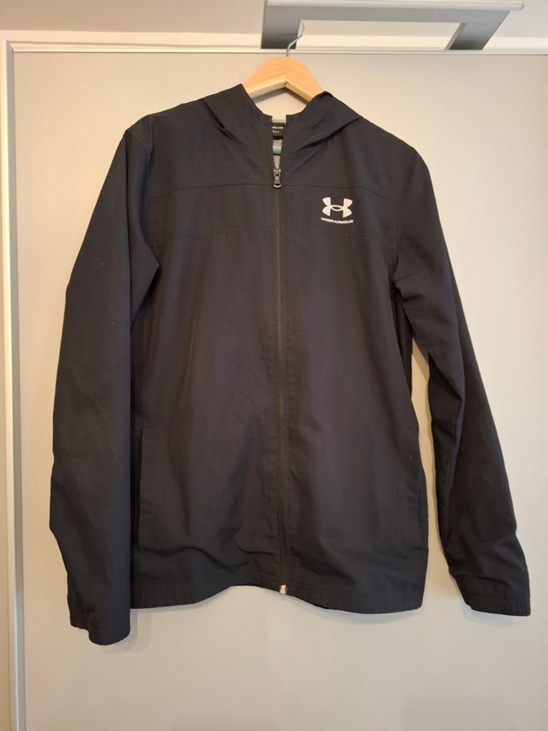 Under armour vest -  maat XL Junior - in goede staat, Kleding | Heren, Truien en Vesten, Ophalen, Maat 56/58 (XL)